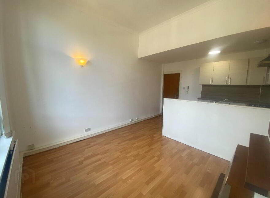 124 Lothian House, Lothian Road, Tollcross, Edinburgh, EH3 9BG