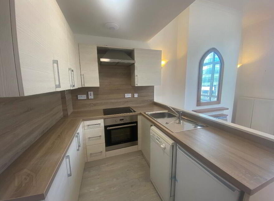 124 Lothian House, Lothian Road, Tollcross, Edinburgh, EH3 9BG