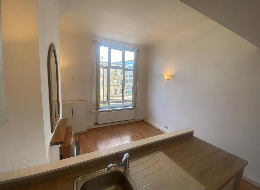 124 Lothian House, Lothian Road, Tollcross, Edinburgh, EH3 9BG