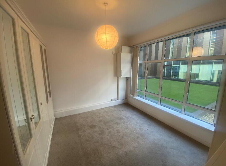 124 Lothian House, Lothian Road, Tollcross, Edinburgh, EH3 9BG