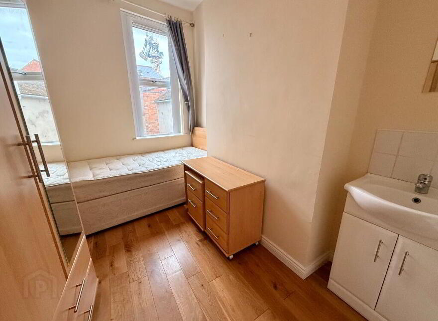 75 Fitzwilliam Street, Belfast, BT9 6AX