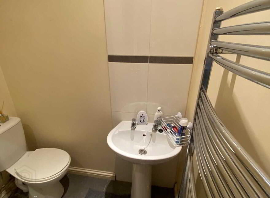 Apt 2 4, Templemore Avenue, Albertbridge, Belfast, BT5 4FT