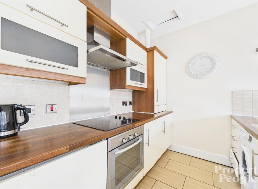 APT 3, 16 Glandore Avenue, Belfast, BT15 3FB