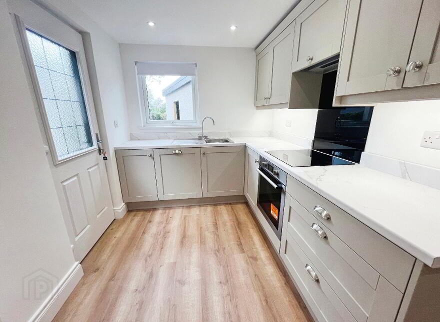 102 Hillsborough Road, Lisburn, BT28 1JU