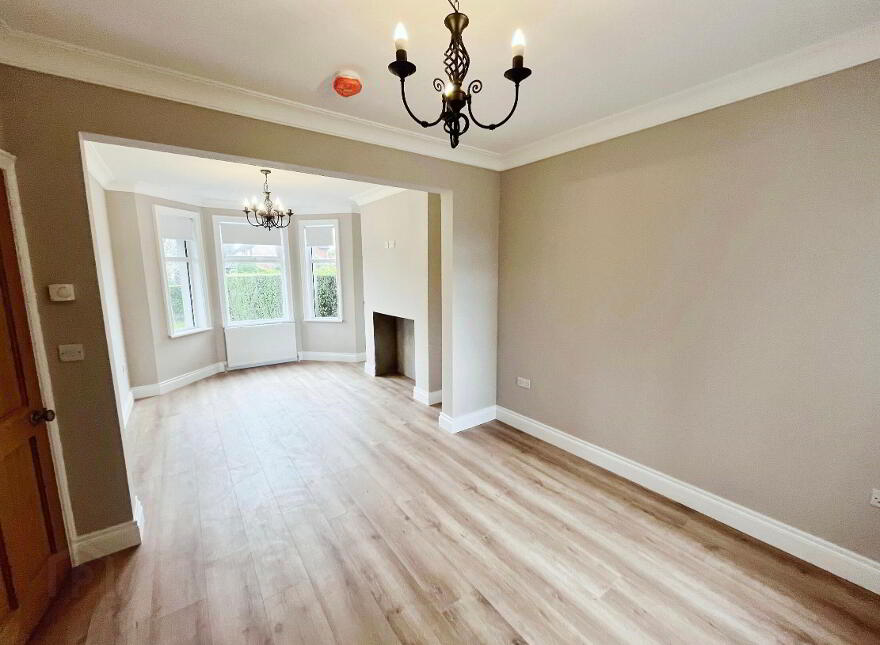 102 Hillsborough Road, Lisburn, BT28 1JU