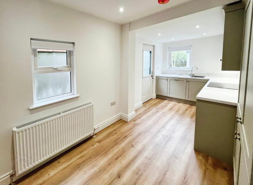 102 Hillsborough Road, Lisburn, BT28 1JU