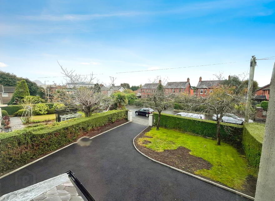 102 Hillsborough Road, Lisburn, BT28 1JU