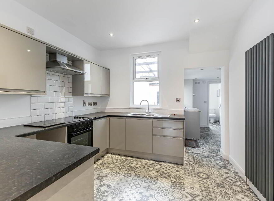34 Hillsborough Old Road, Lisburn, BT27 5EW