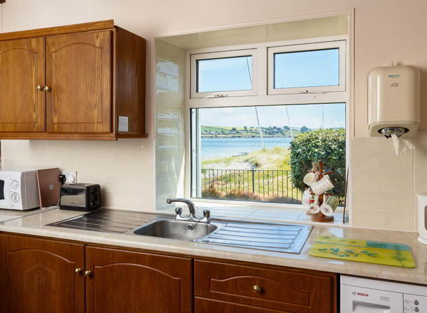 The Boathouse, Woodpoint, Courtmacsherry, P72VA44