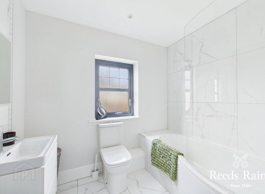 19 Barton Park Gardens, Greenisland, Carrickfergus, BT38 8GD