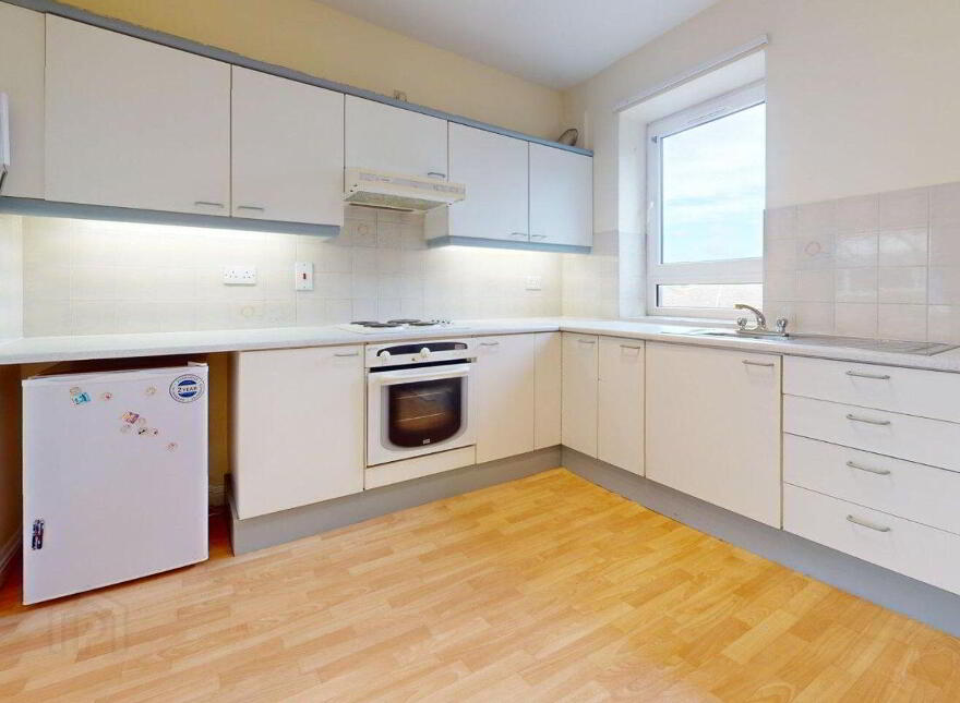 Apt 30, Radcliffe, Sutton, Sutton, D13KC59