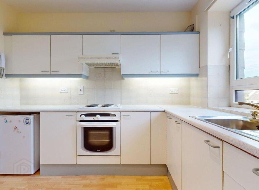 Apt 30, Radcliffe, Sutton, Sutton, D13KC59