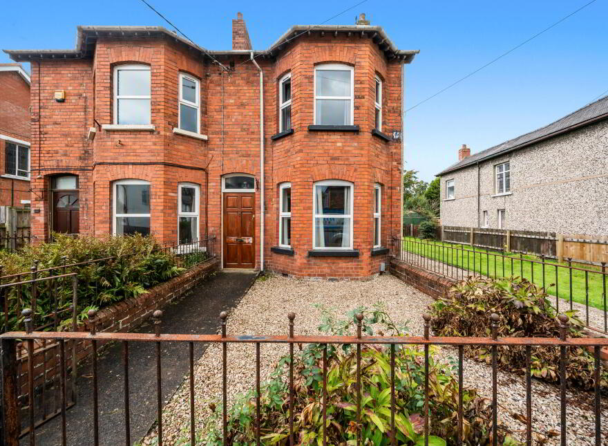11 Ulster Avenue, Dunmurry, Belfast, BT17 9BN