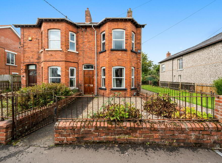 11 Ulster Avenue, Dunmurry, Belfast, BT17 9BN