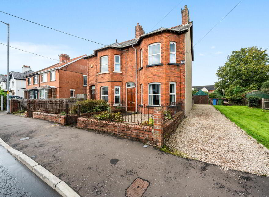 11 Ulster Avenue, Dunmurry, Belfast, BT17 9BN