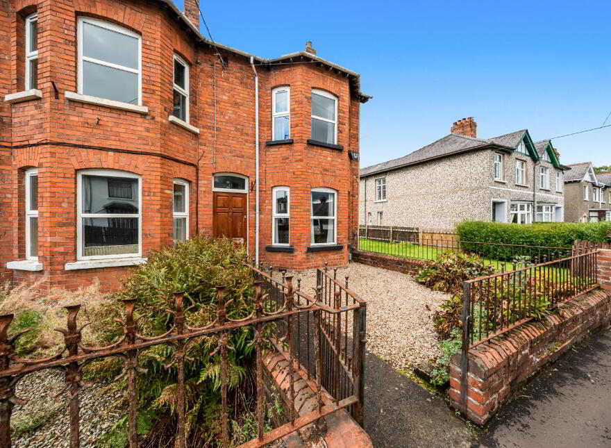 11 Ulster Avenue, Dunmurry, Belfast, BT17 9BN