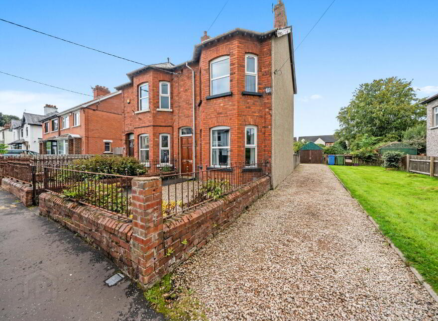 11 Ulster Avenue, Dunmurry, Belfast, BT17 9BN