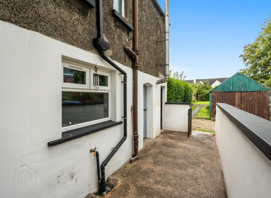 11 Ulster Avenue, Dunmurry, Belfast, BT17 9BN