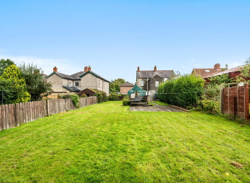 11 Ulster Avenue, Dunmurry, Belfast, BT17 9BN