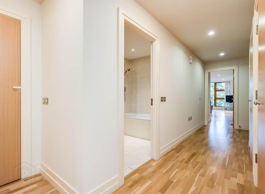 9 Stratfield House, Wellington Park Terrace, Belfast, BT9 6DR