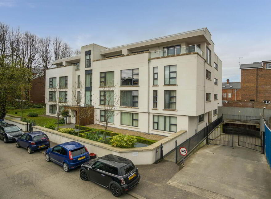 9 Stratfield House, Wellington Park Terrace, Belfast, BT9 6DR