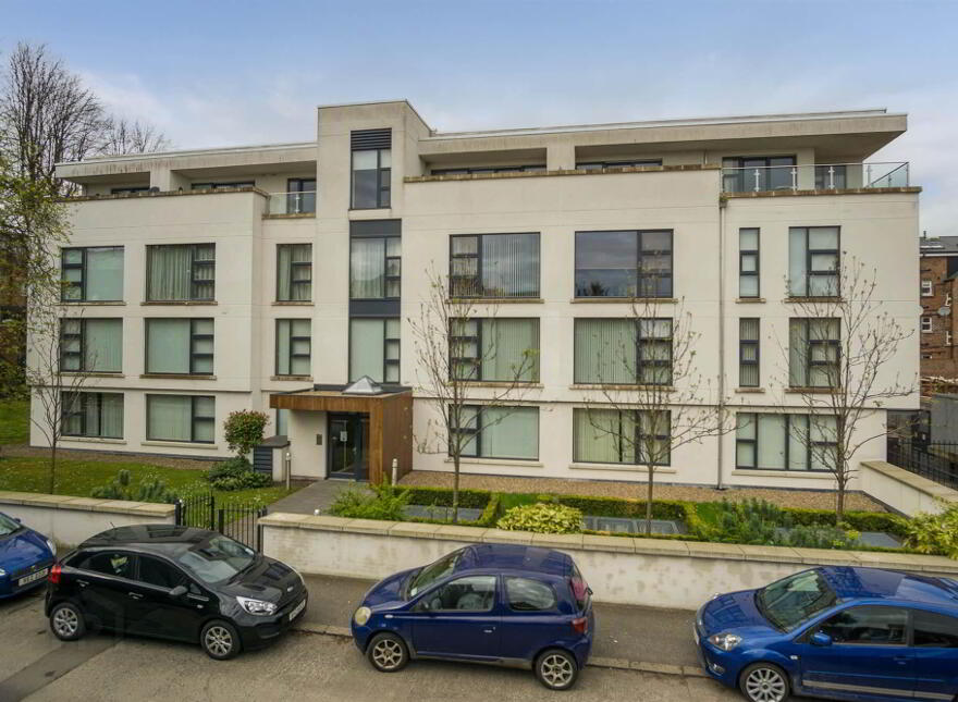 9 Stratfield House, Wellington Park Terrace, Belfast, BT9 6DR