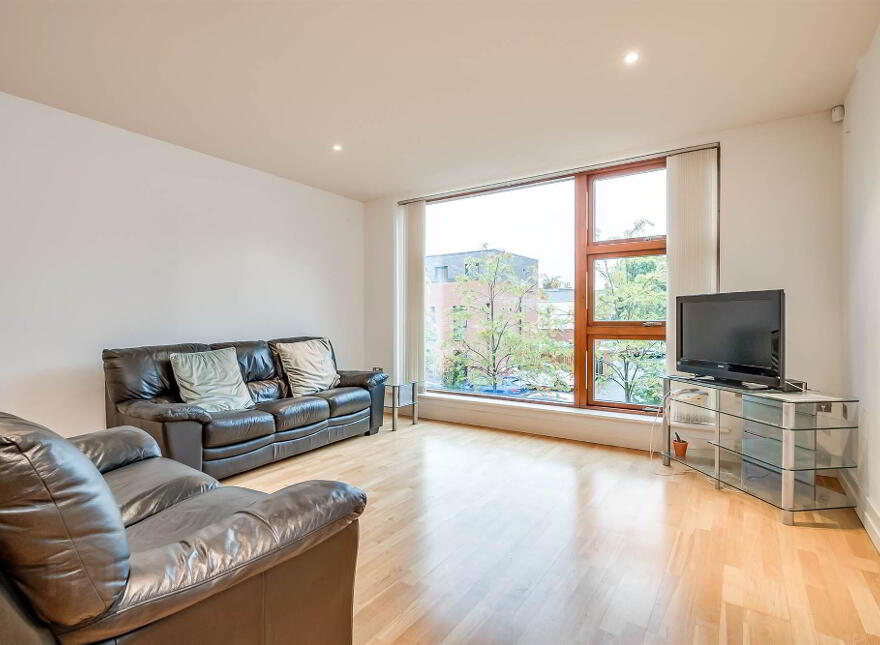 9 Stratfield House, Wellington Park Terrace, Belfast, BT9 6DR