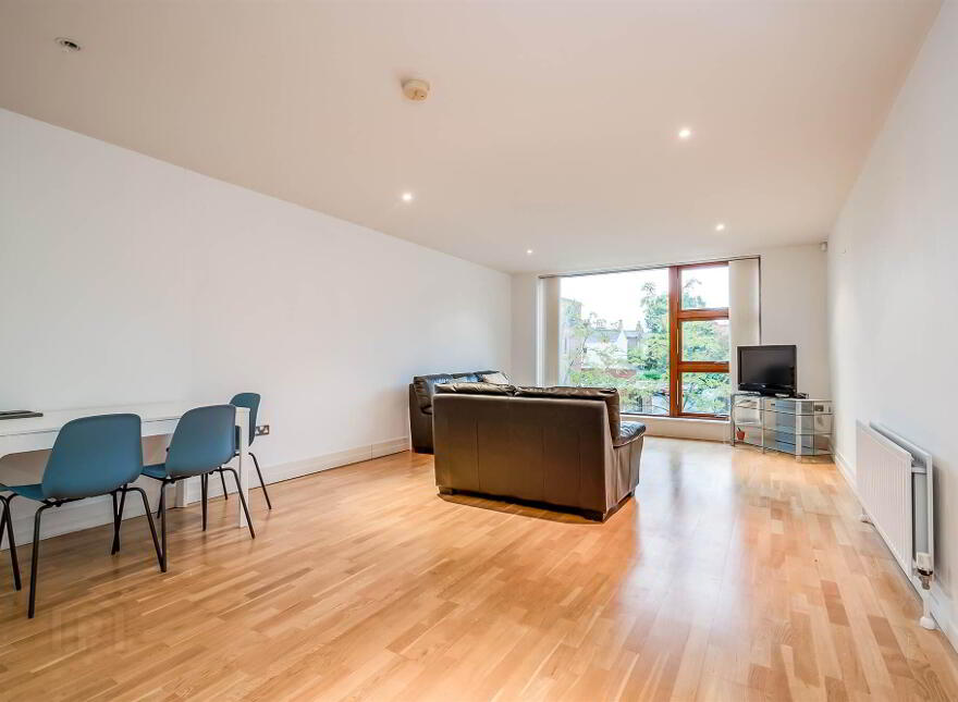 9 Stratfield House, Wellington Park Terrace, Belfast, BT9 6DR