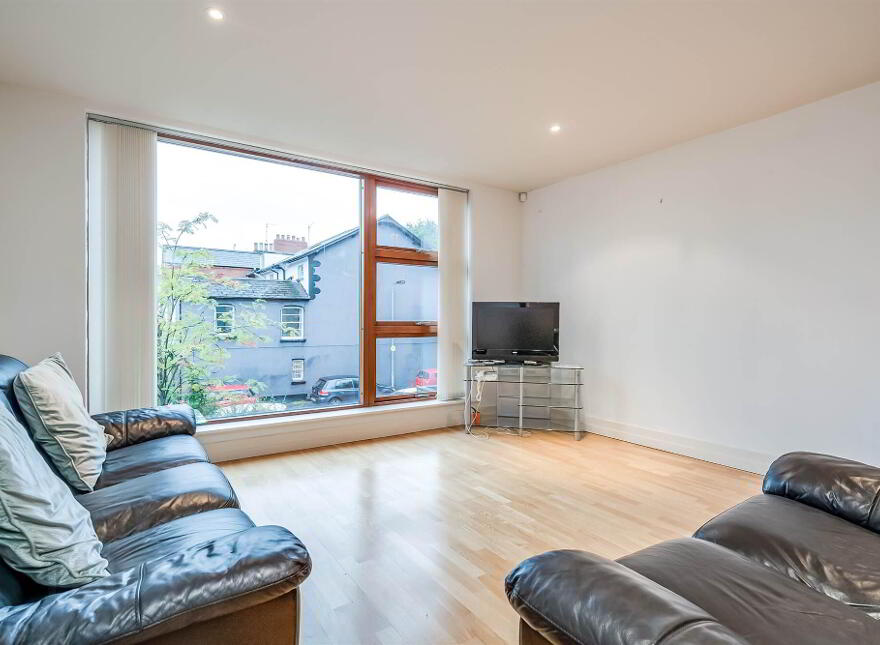 9 Stratfield House, Wellington Park Terrace, Belfast, BT9 6DR