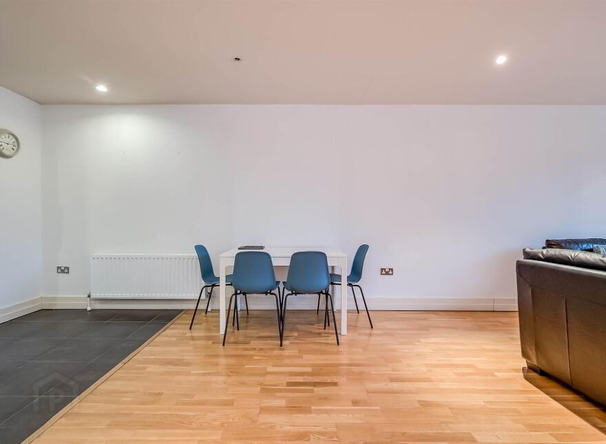 9 Stratfield House, Wellington Park Terrace, Belfast, BT9 6DR