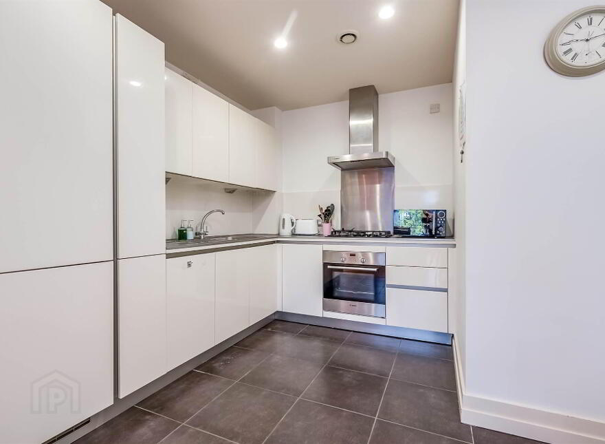 9 Stratfield House, Wellington Park Terrace, Belfast, BT9 6DR