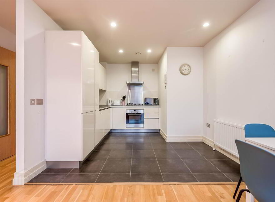 9 Stratfield House, Wellington Park Terrace, Belfast, BT9 6DR