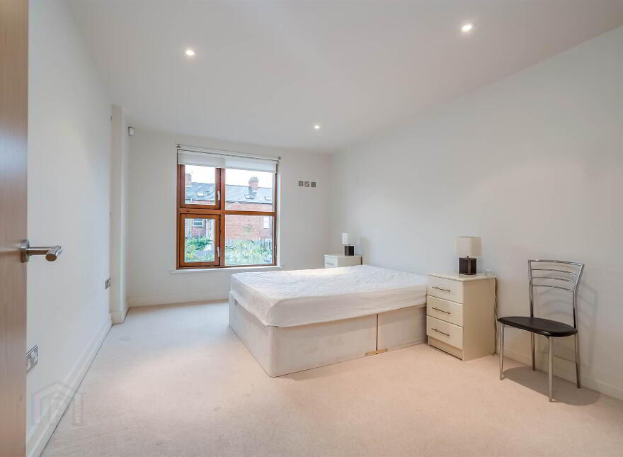 9 Stratfield House, Wellington Park Terrace, Belfast, BT9 6DR