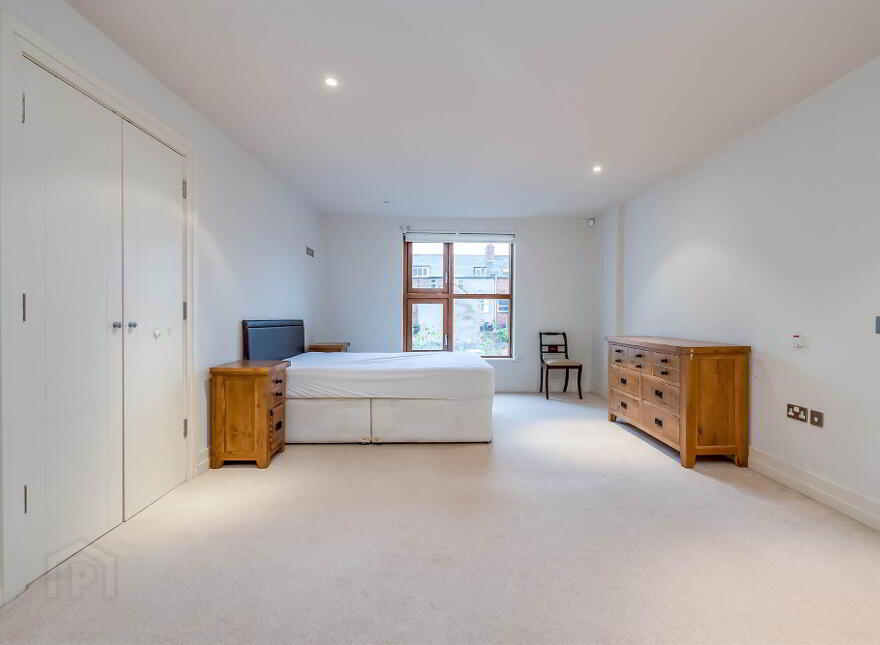 9 Stratfield House, Wellington Park Terrace, Belfast, BT9 6DR