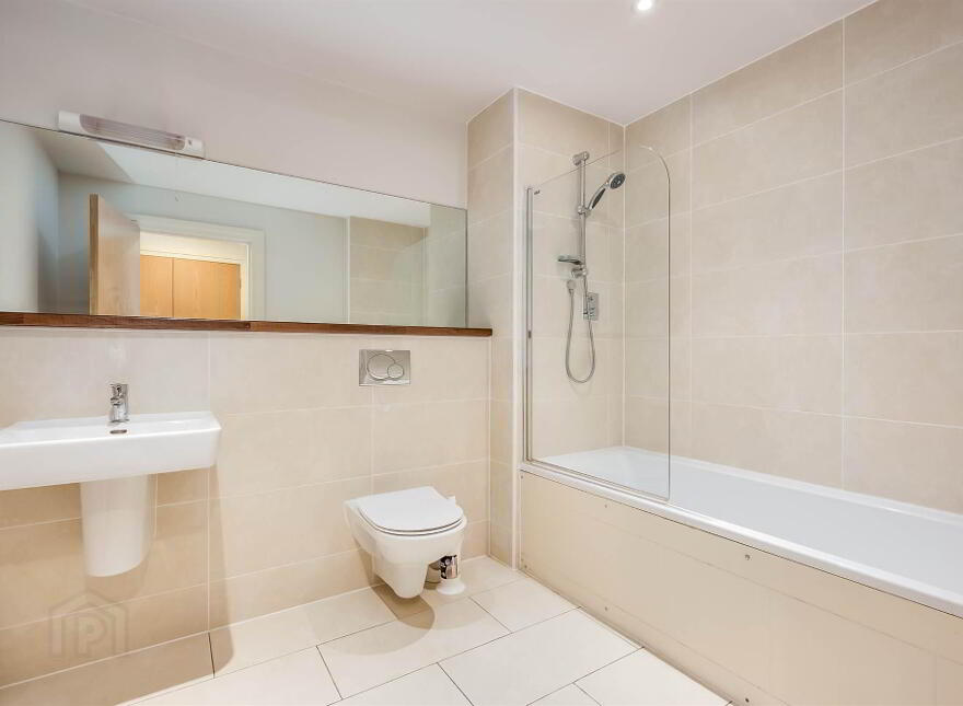 9 Stratfield House, Wellington Park Terrace, Belfast, BT9 6DR