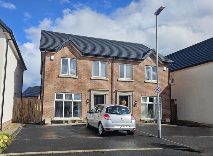 16 Oak Meadow Green, Newtownards, BT23 7JH photo