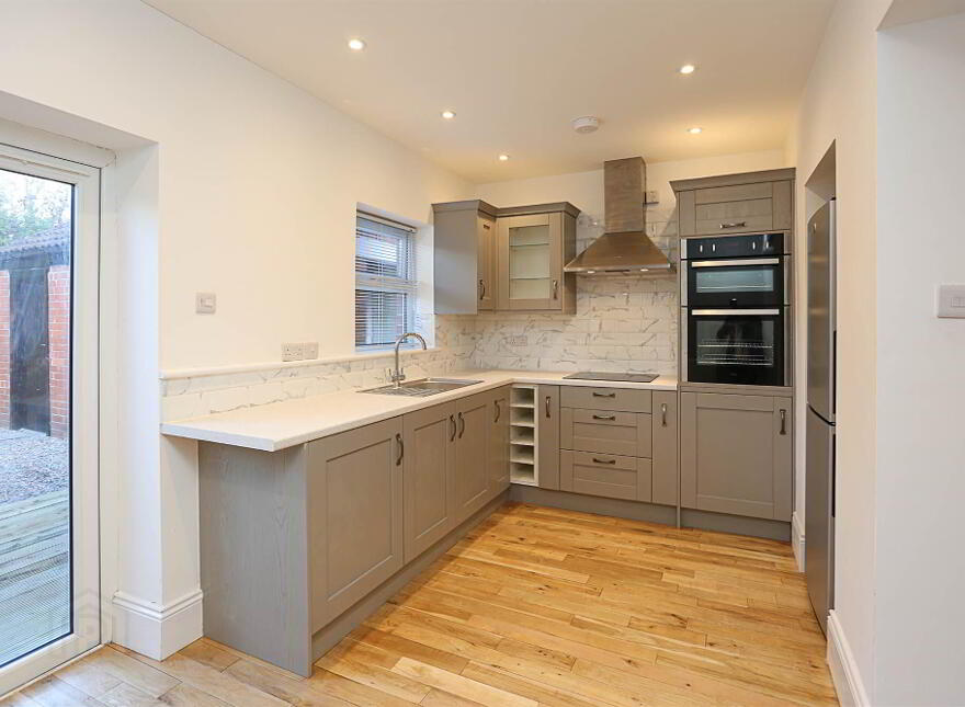 60 Loopland Drive, Belfast, BT6 9DX