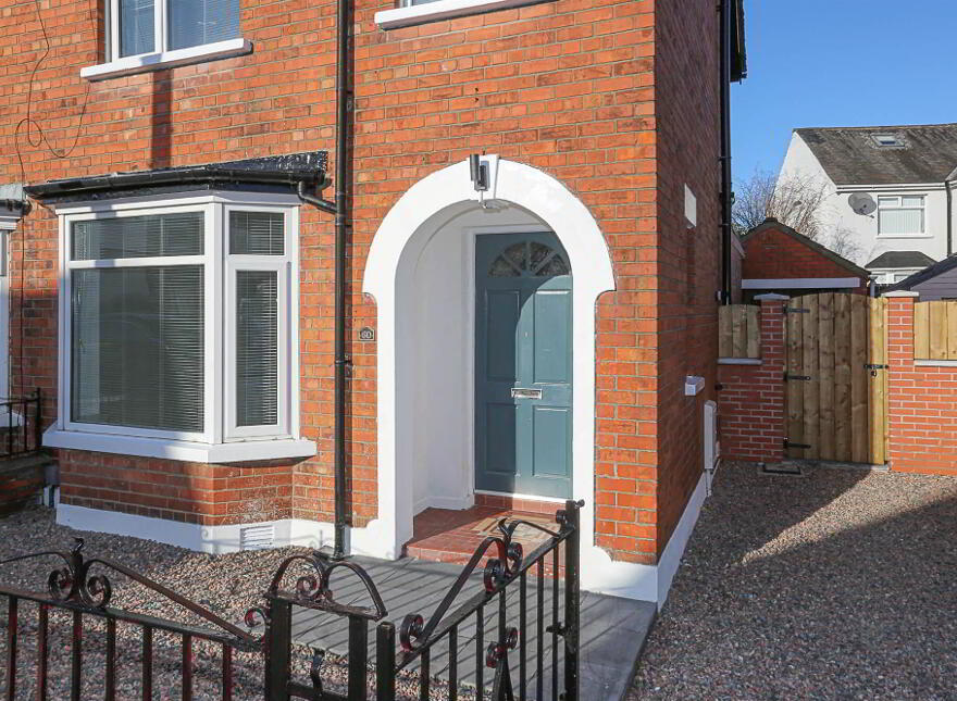 60 Loopland Drive, Belfast, BT6 9DX
