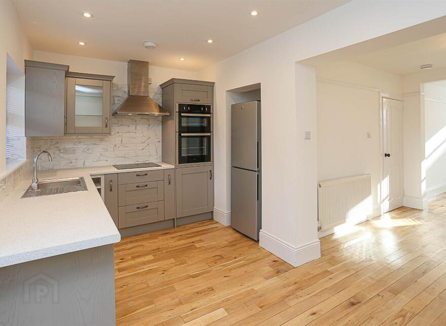 60 Loopland Drive, Belfast, BT6 9DX