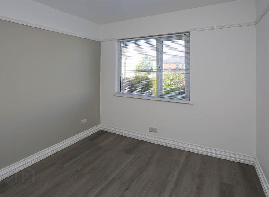 60 Loopland Drive, Belfast, BT6 9DX