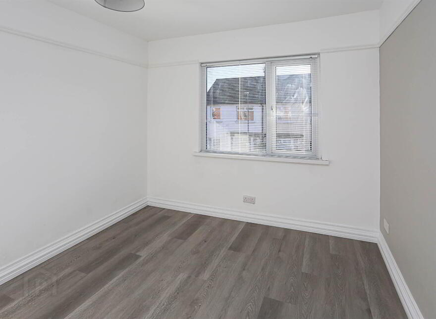 60 Loopland Drive, Belfast, BT6 9DX