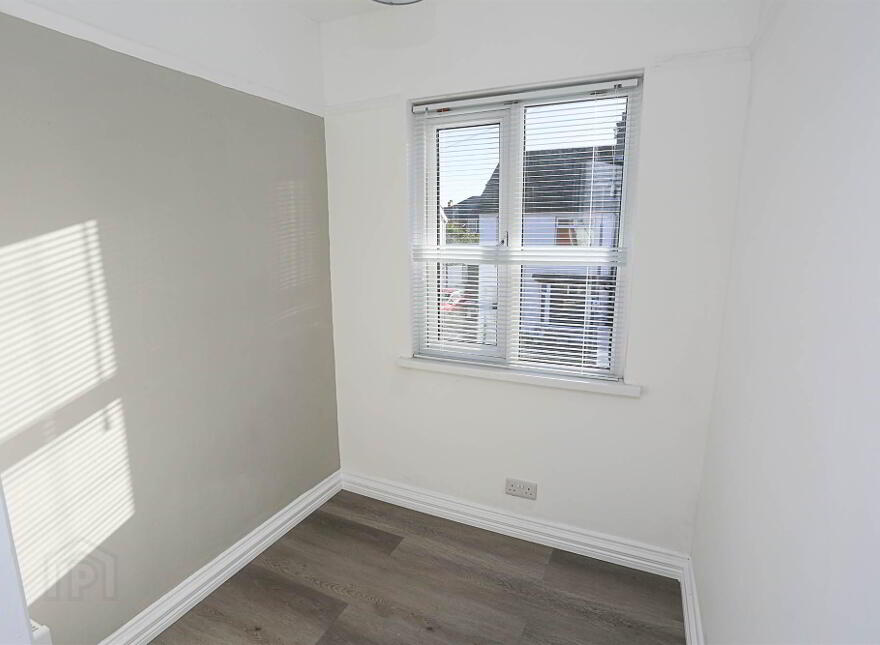 60 Loopland Drive, Belfast, BT6 9DX