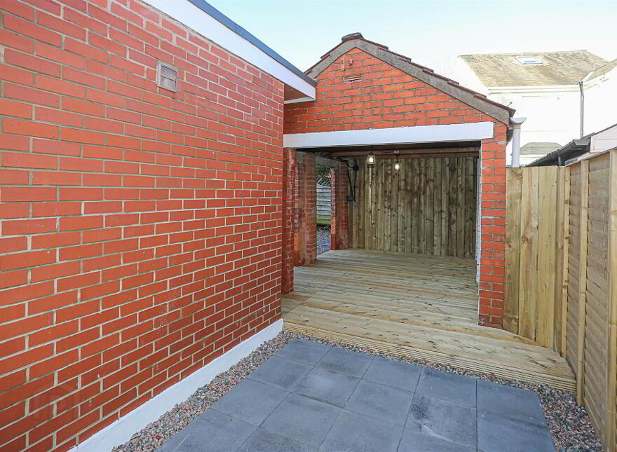 60 Loopland Drive, Belfast, BT6 9DX