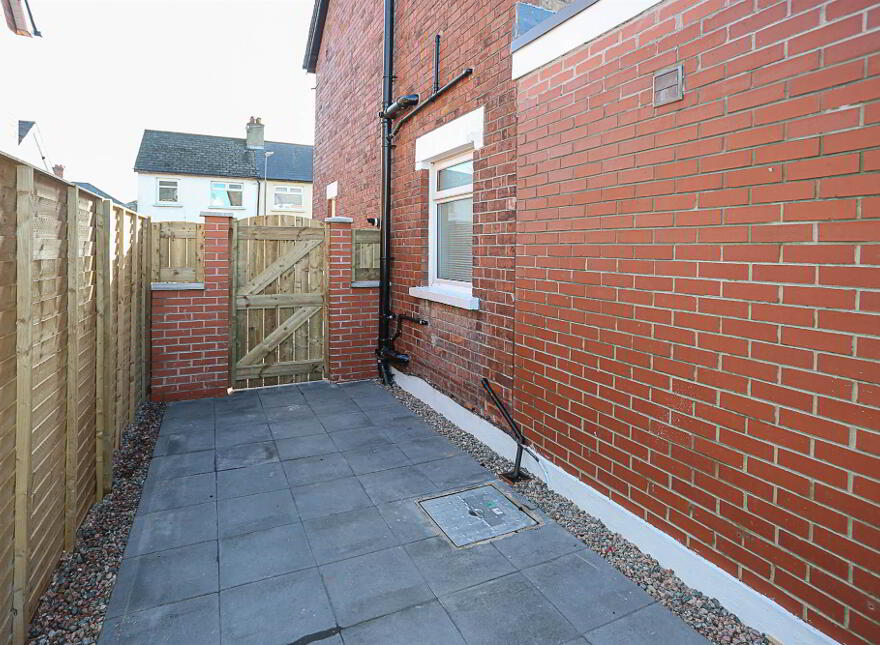 60 Loopland Drive, Belfast, BT6 9DX