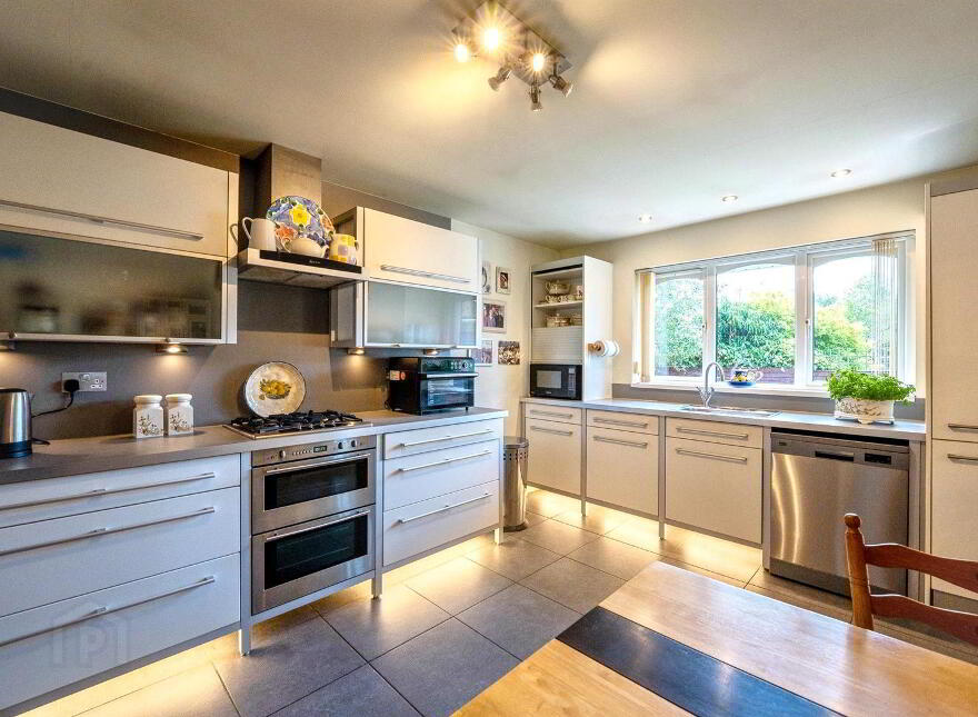 102 Kinedale Park, Ballynahinch, BT24 8YS