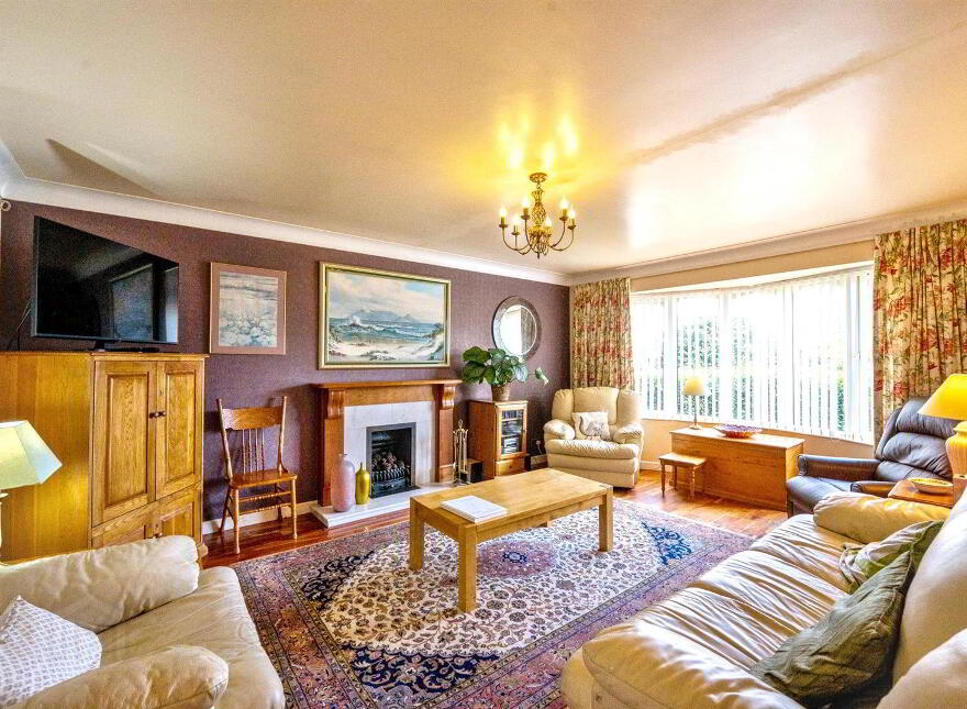 102 Kinedale Park, Ballynahinch, BT24 8YS