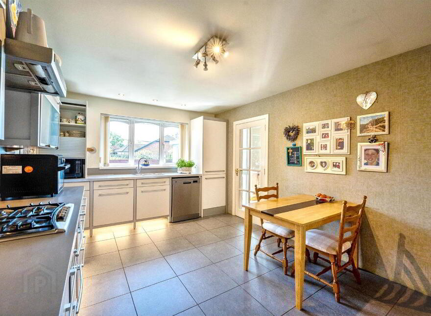 102 Kinedale Park, Ballynahinch, BT24 8YS