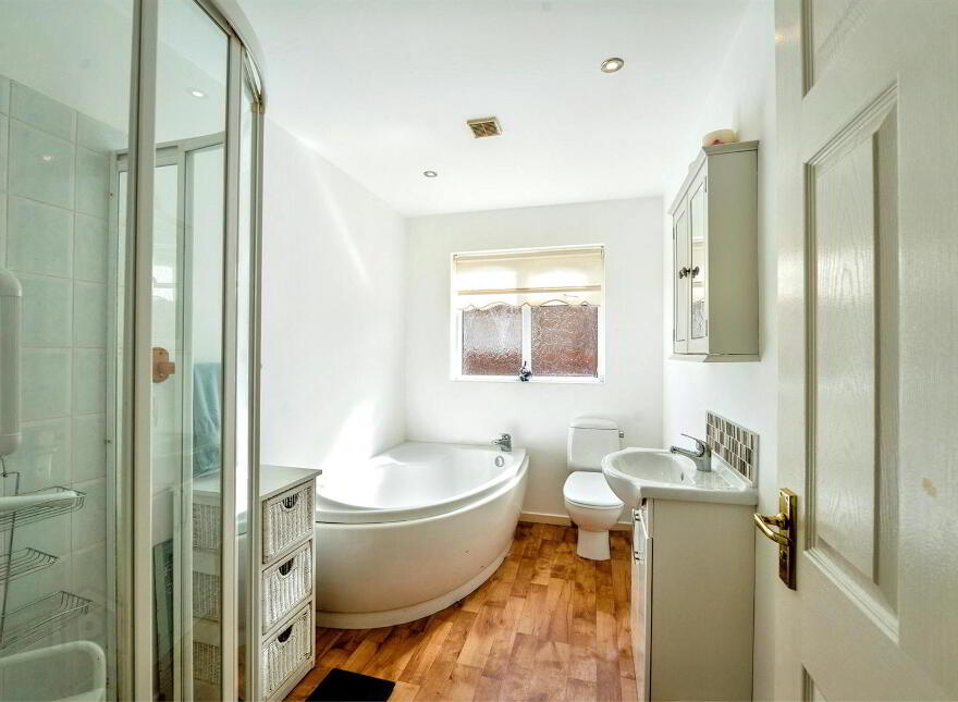 102 Kinedale Park, Ballynahinch, BT24 8YS