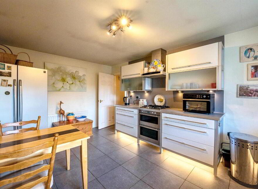 102 Kinedale Park, Ballynahinch, BT24 8YS