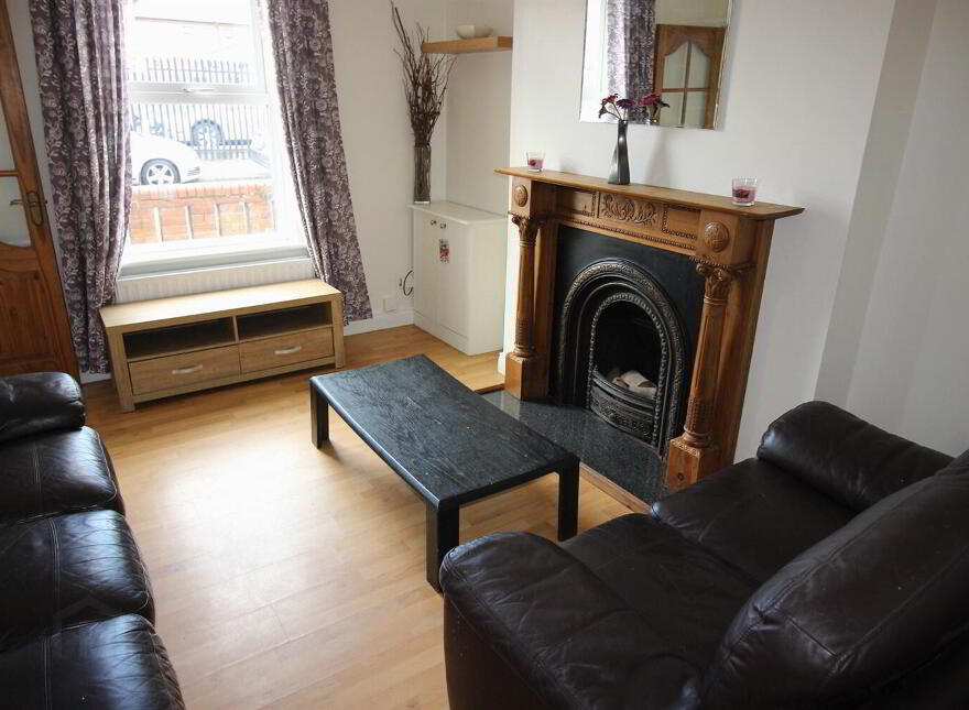 10 Olympia Parade, Belfast, BT12 6NT